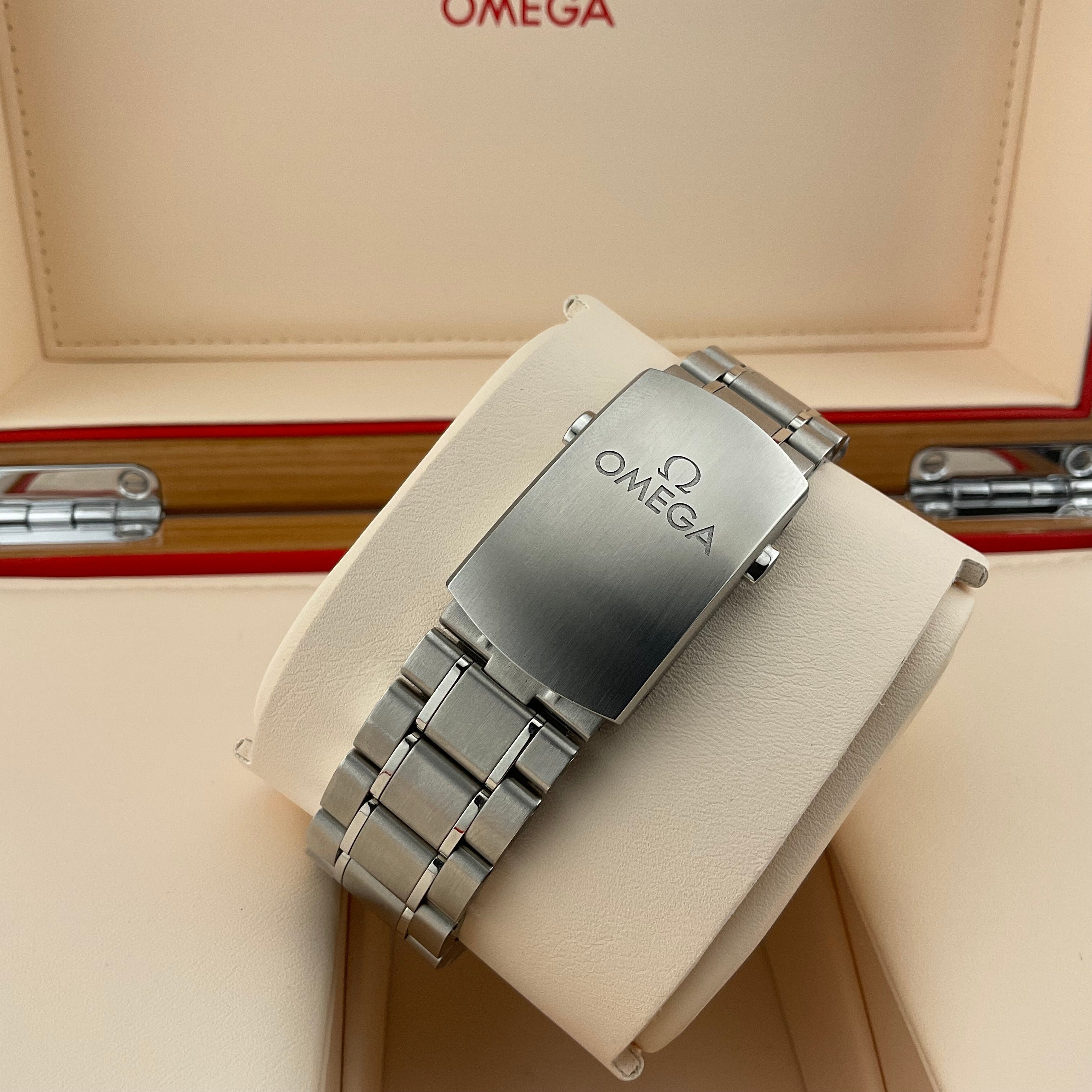 Omega Speedmaster Moonphase | 304.30.44.52.01.001 | 2022