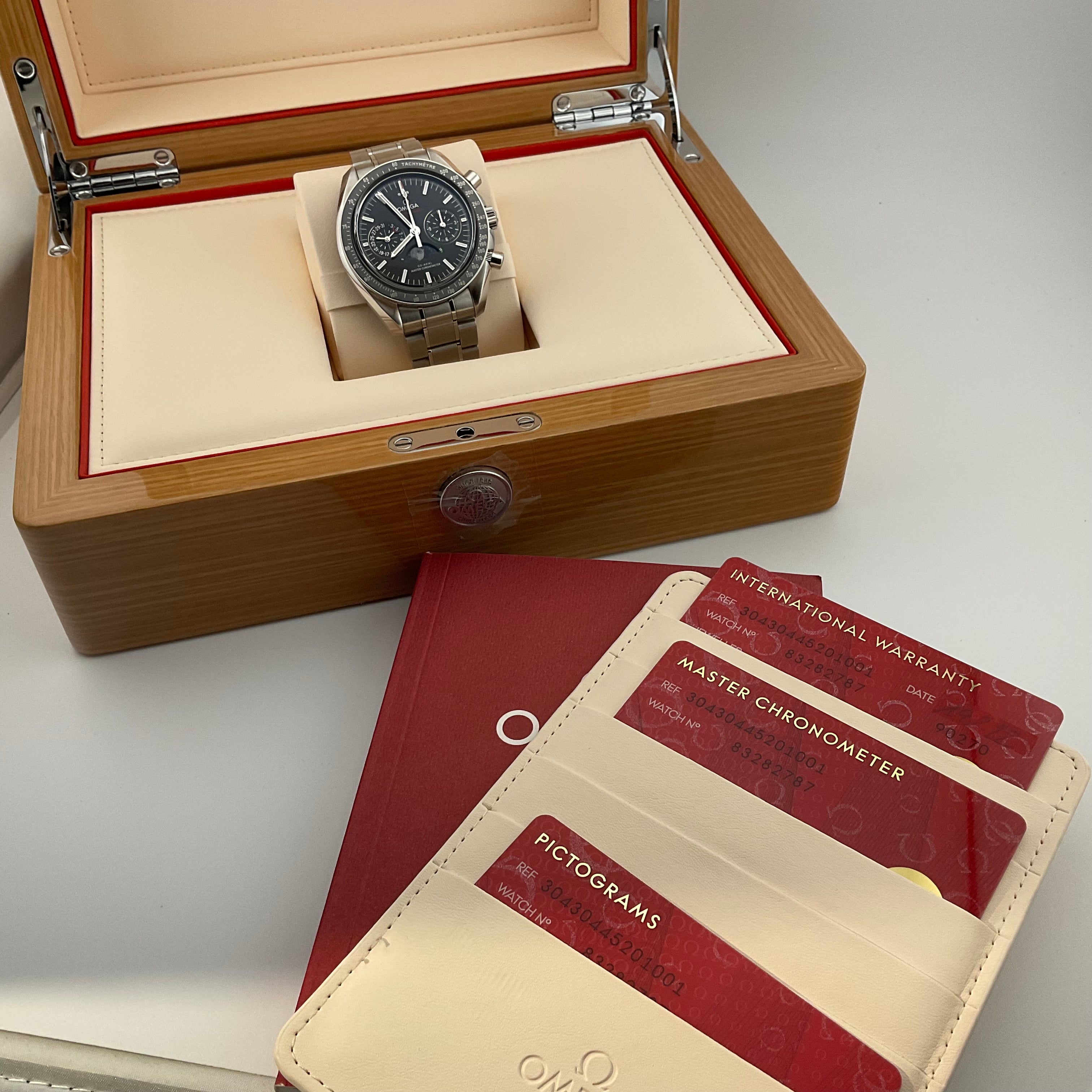 Omega Speedmaster Moonphase | 304.30.44.52.01.001 | 2022