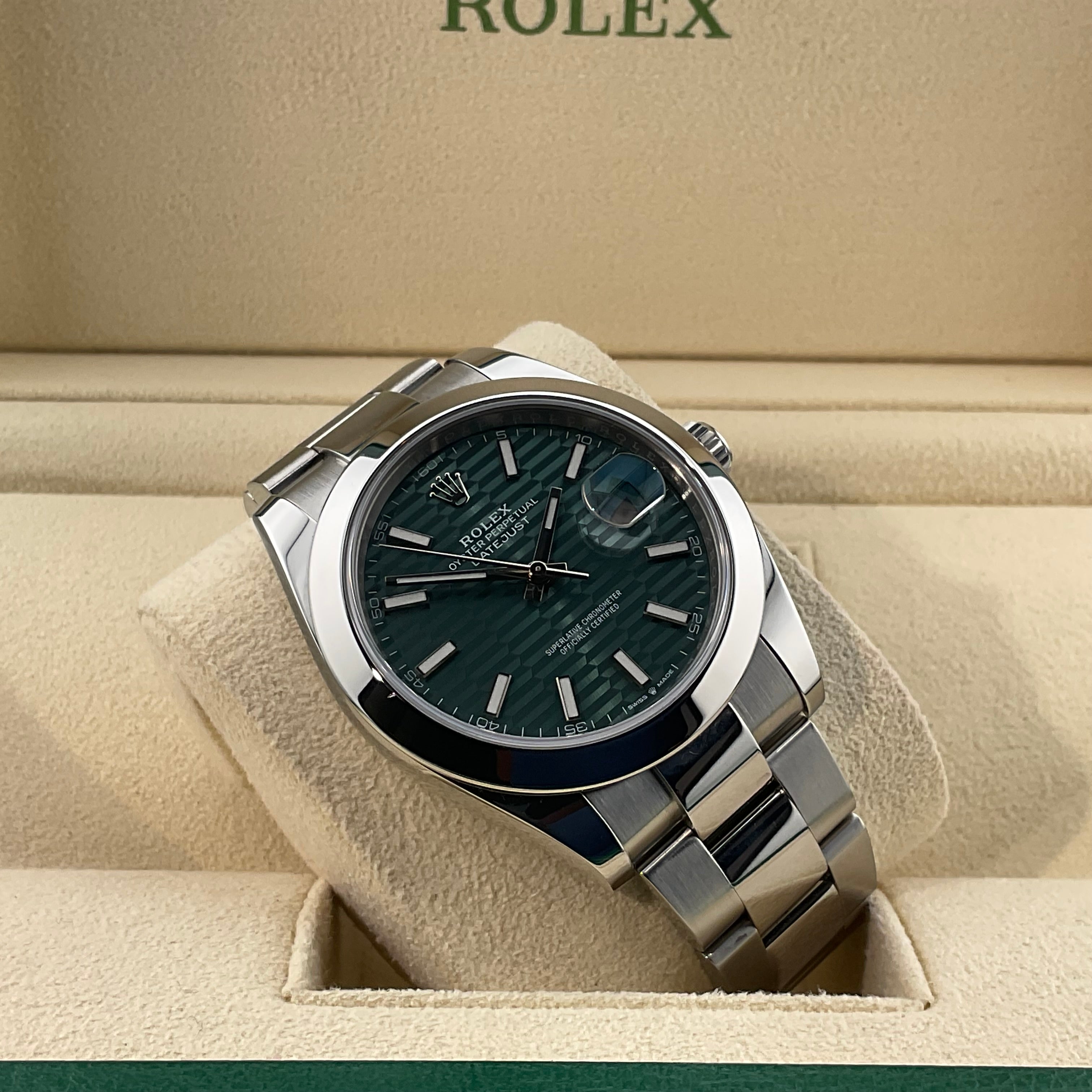 Rolex Datejust 41 | 126300 grün motif oyster | 2022 | full set