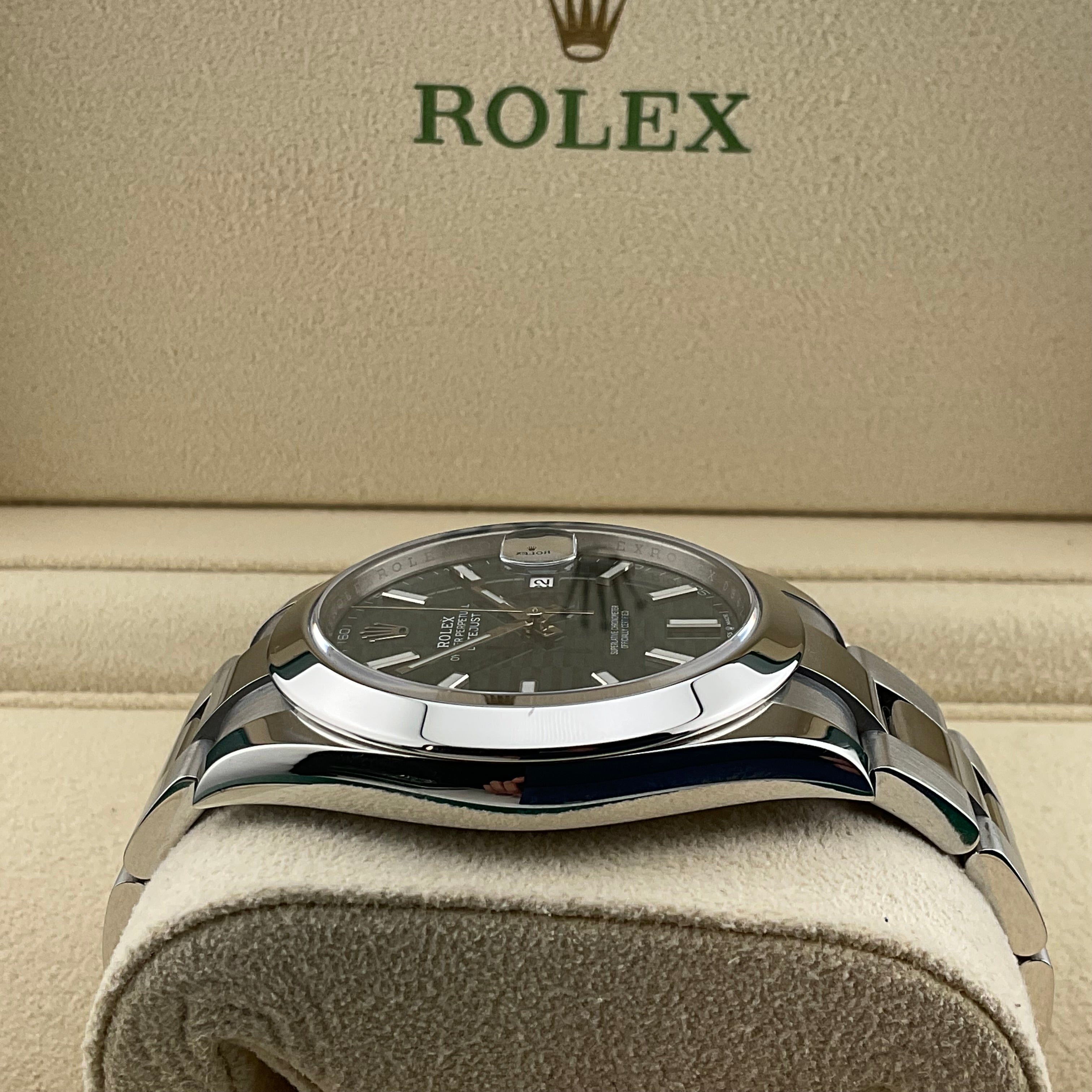 Rolex Datejust 41 | 126300 grün motif oyster | 2022 | full set