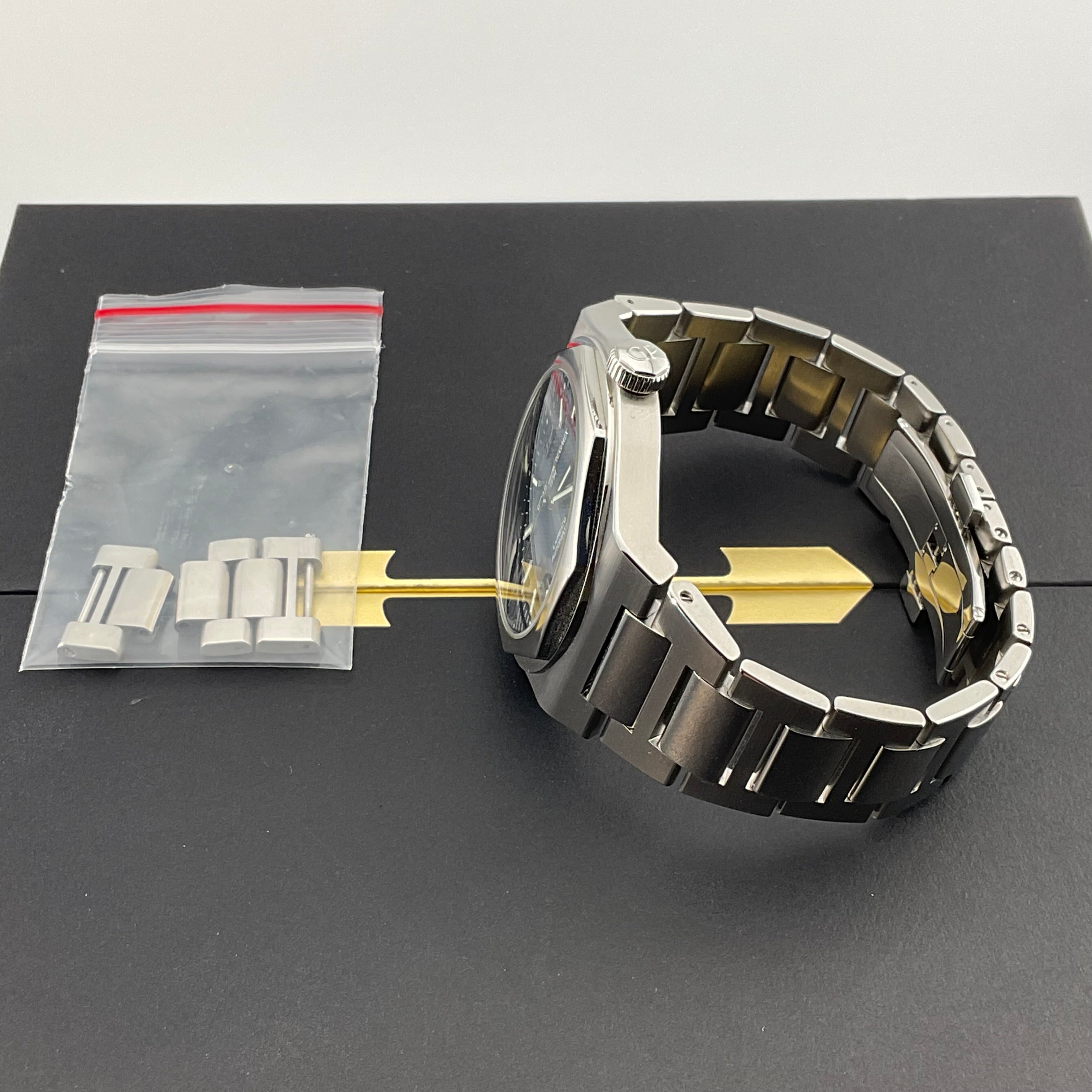 Girard Perregaux | Laureato 42 | 81010-11-431-11A | 2022 | Full