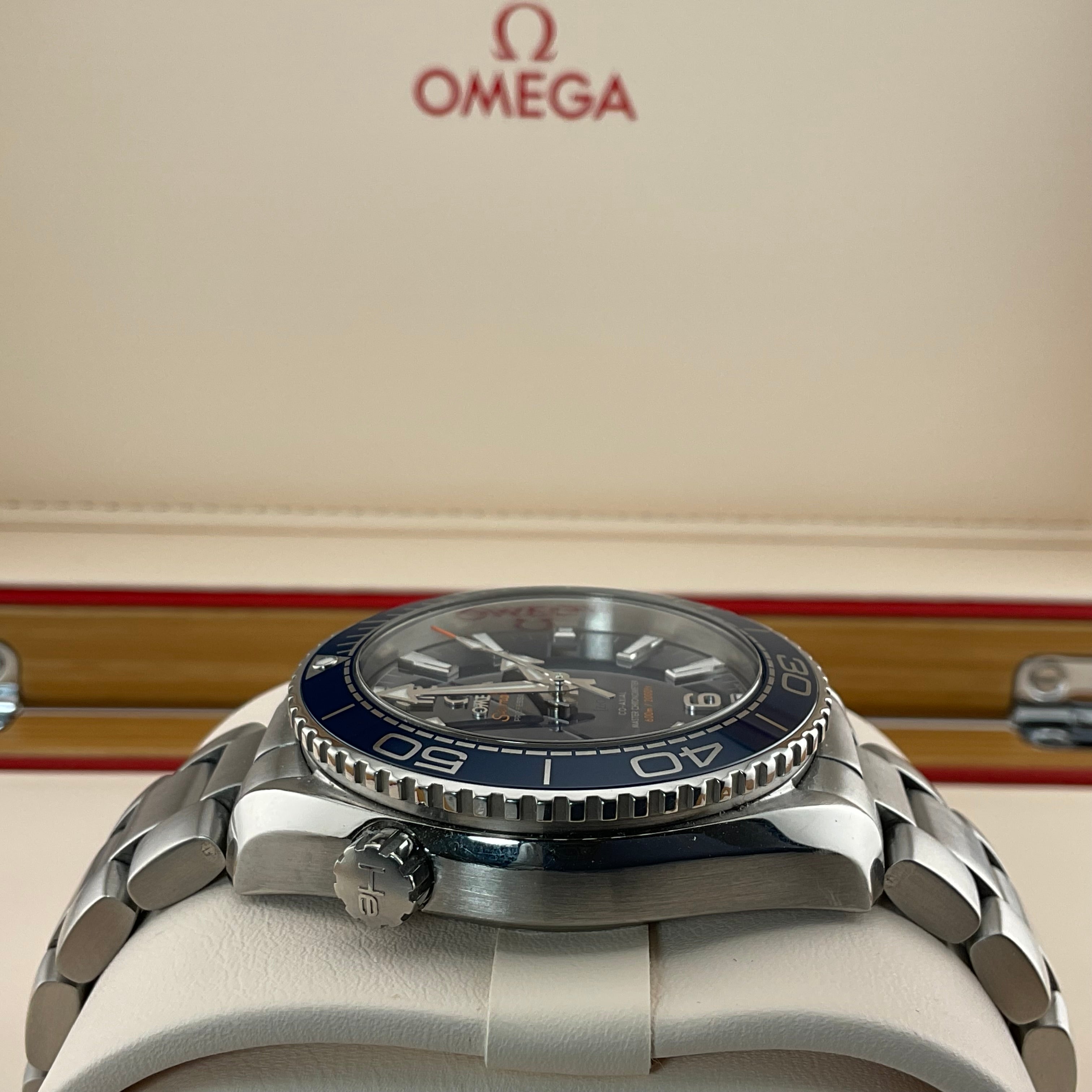 Omega Planet Ocean 600m | 215.30.40.20.03.001 | 2025 | full set