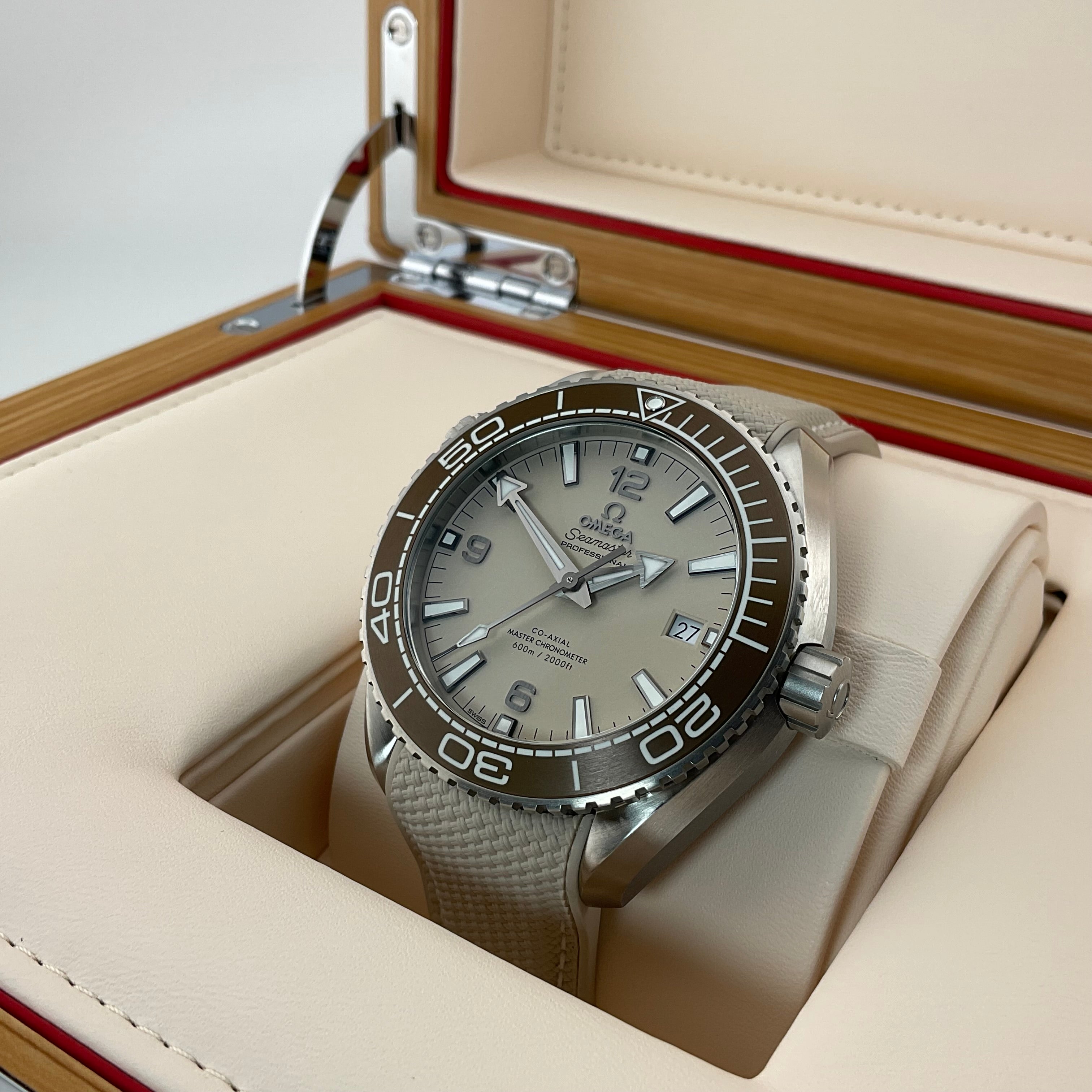 Omega Planet Ocean 600m | 215.32.44.21.09.001 | 2026 | full set