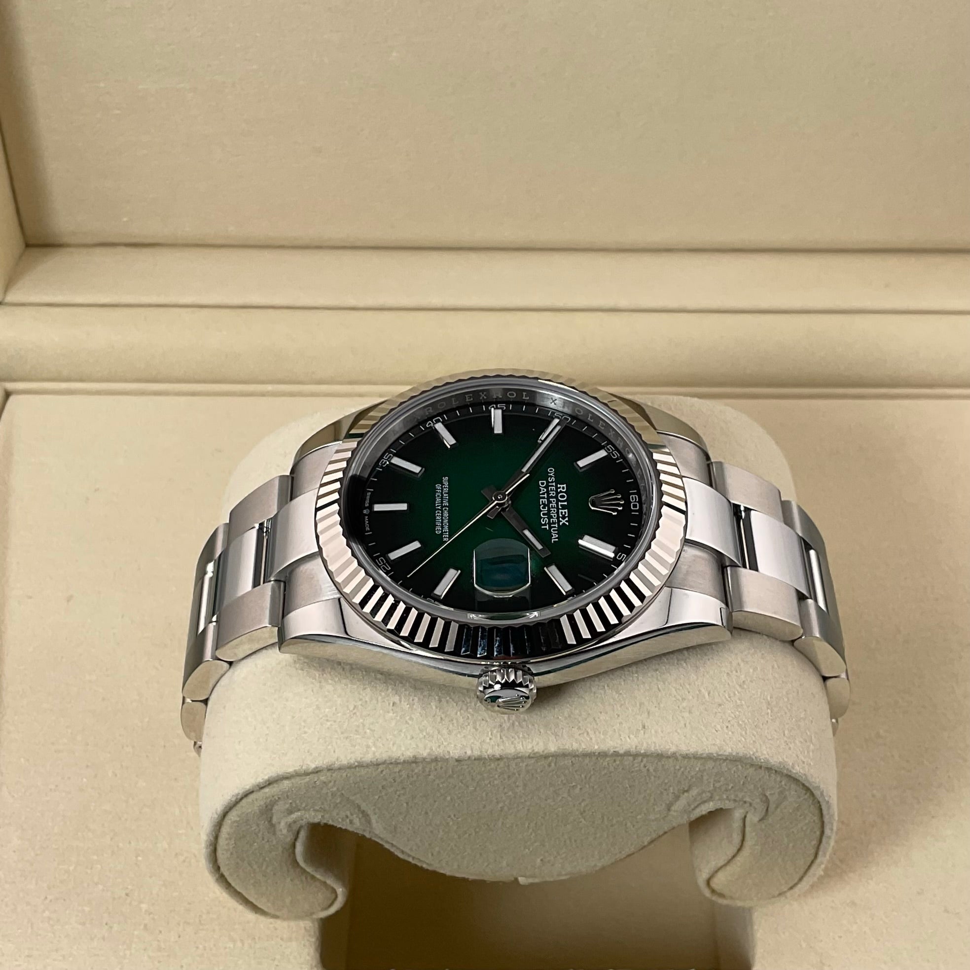 Rolex Datejust 41 | 126334 grün ombré oyster | 2026 | full set Ungetragen