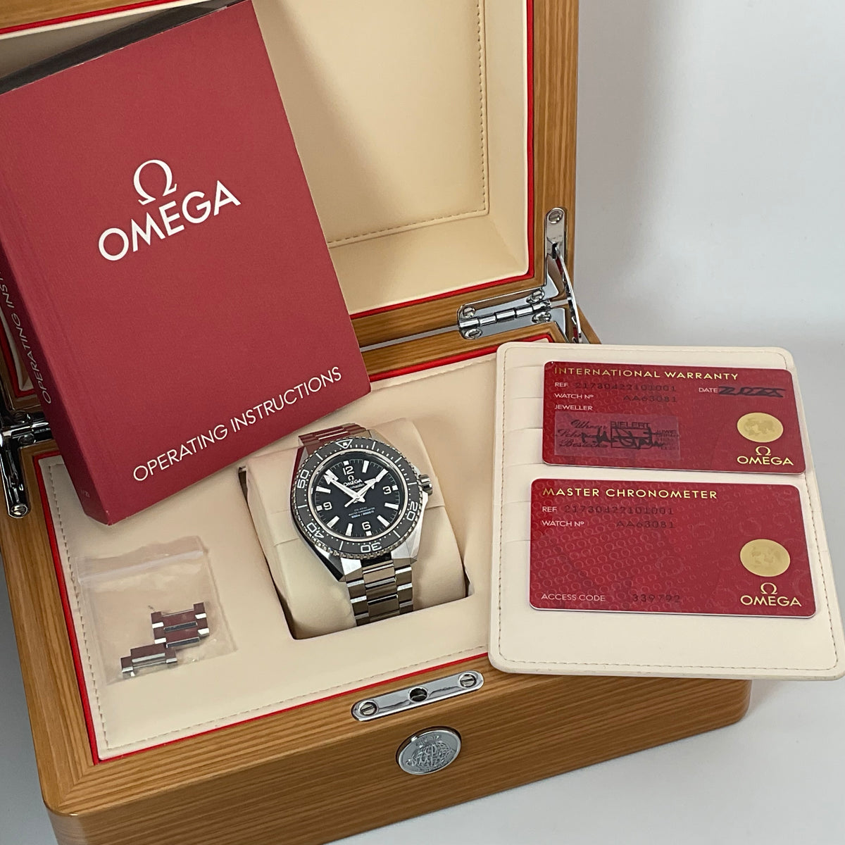 Omega Planet Ocean 600m | 217.30.42.21.01.001 | 2025 | full set