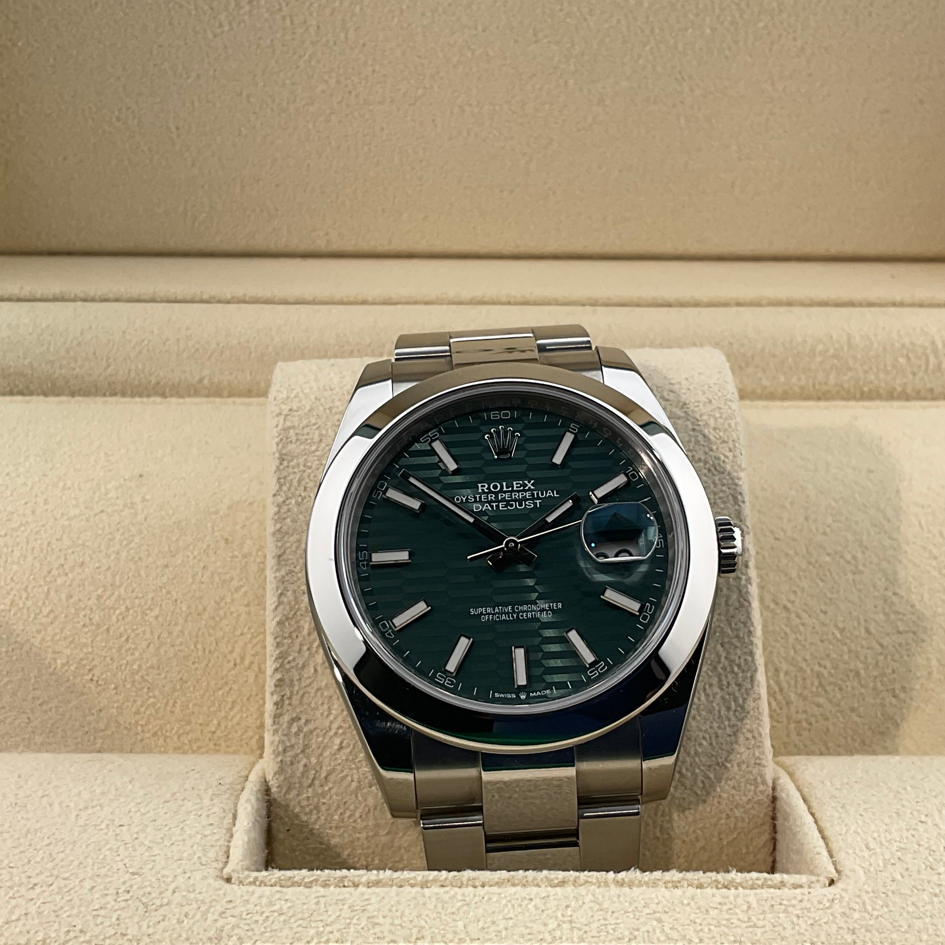 Rolex Datejust 41 | 126300 grün motif oyster | 2022 | full set