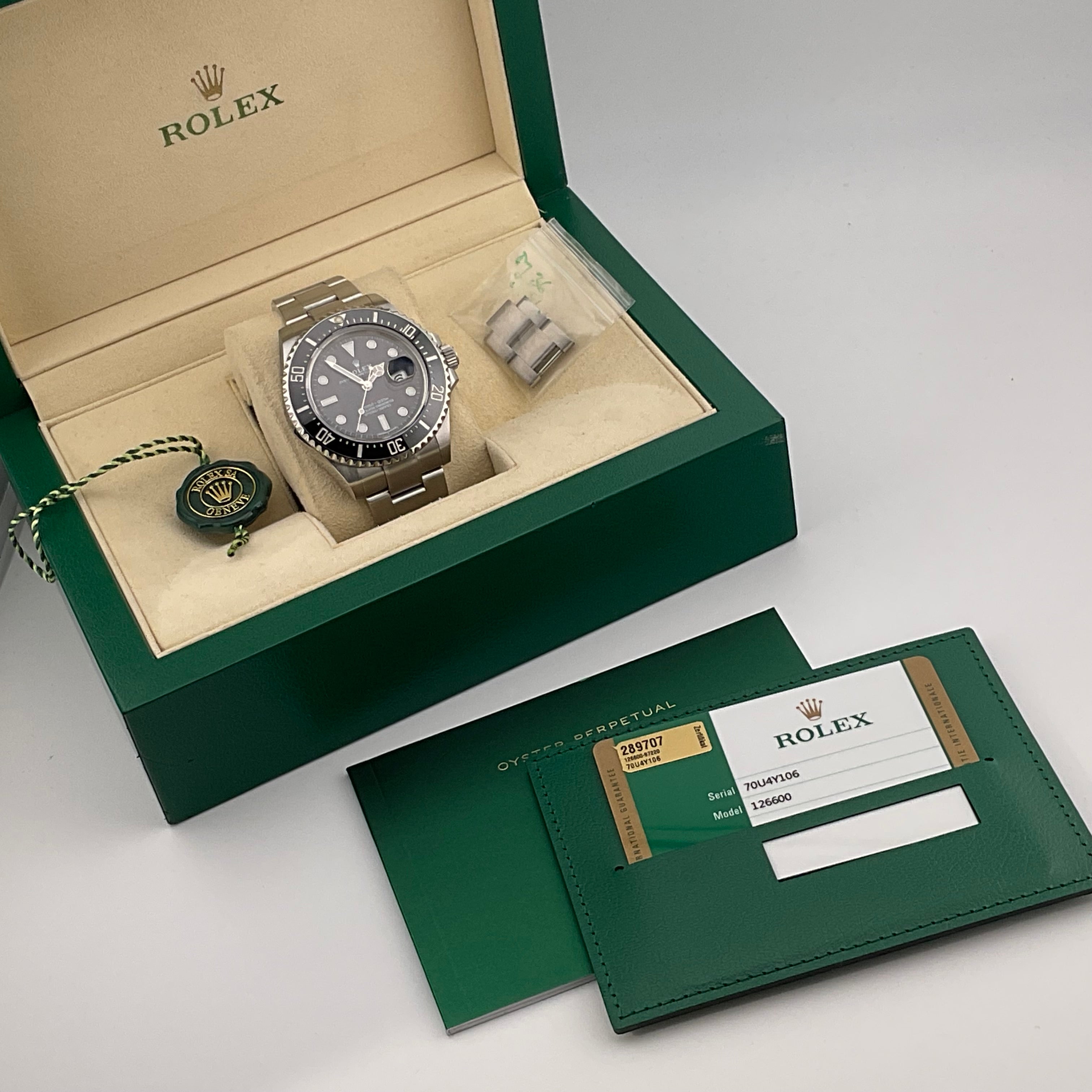 Rolex Seadweller Single Red | 126600 | 2017 | Full Set