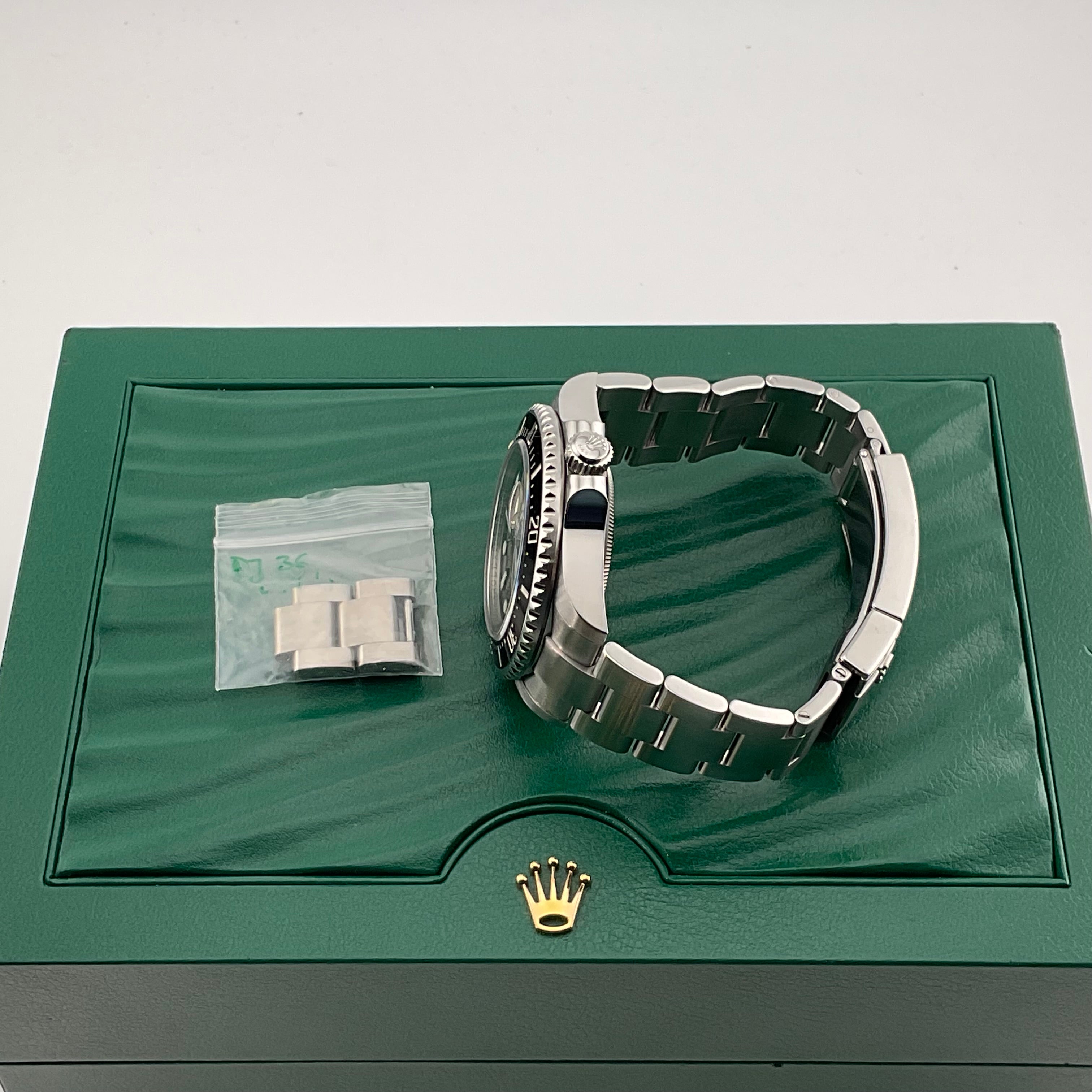 Rolex Seadweller Single Red | 126600 | 2017 | Full Set