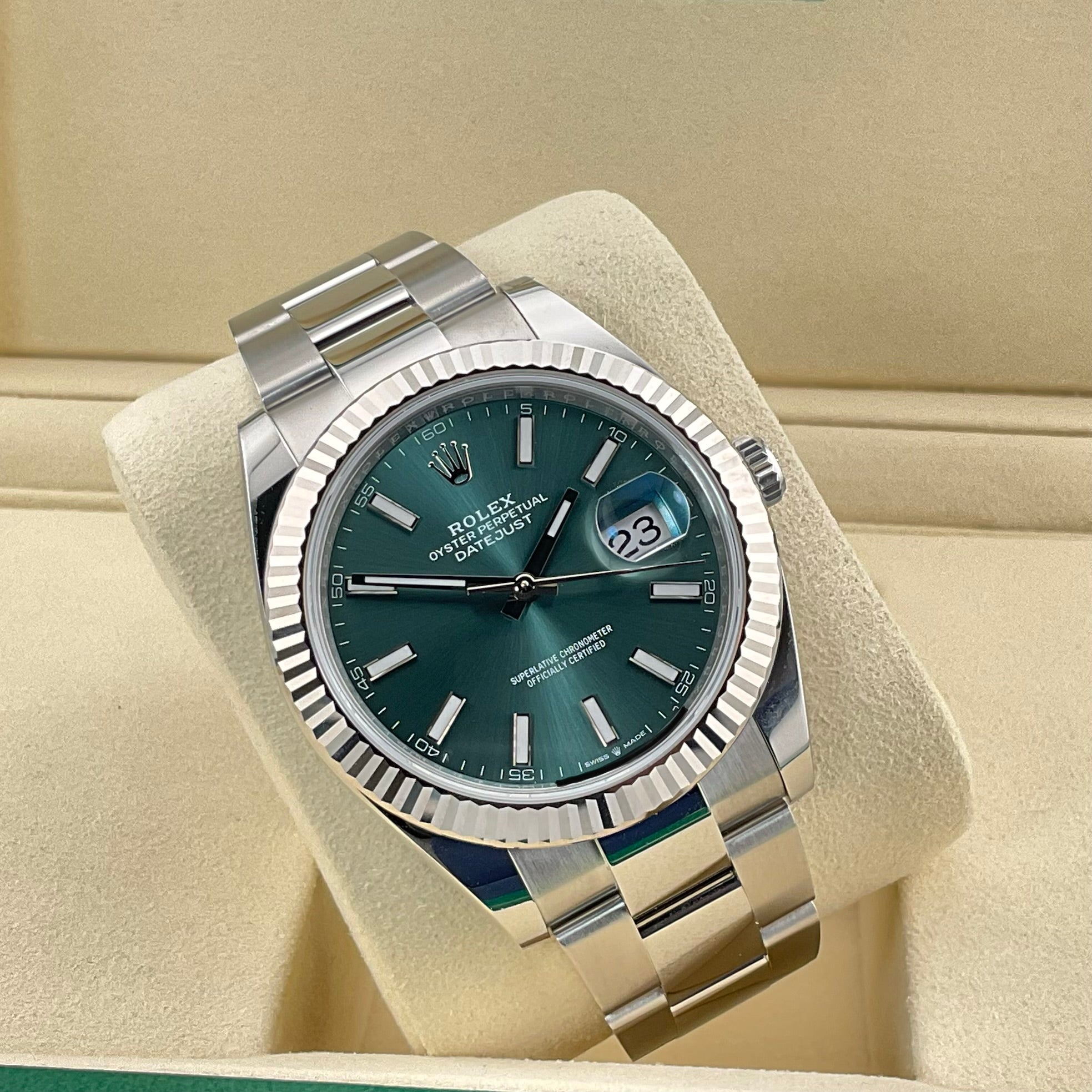 Rolex Datejust 41 | 126334 grün oyster | 2026 | full set Ungetragen