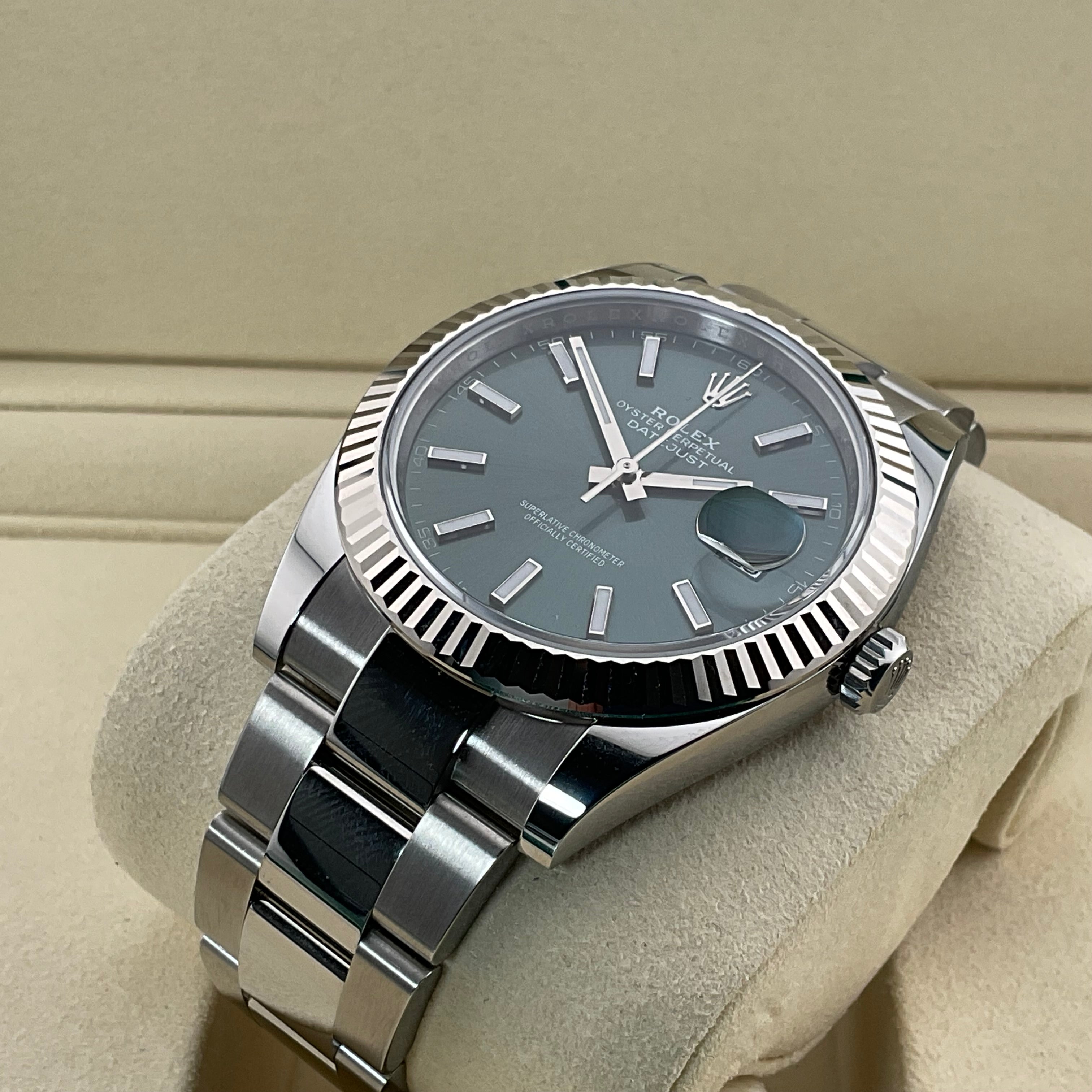 Rolex Datejust 41 | 126334 grün oyster | 2026 | full set Ungetragen