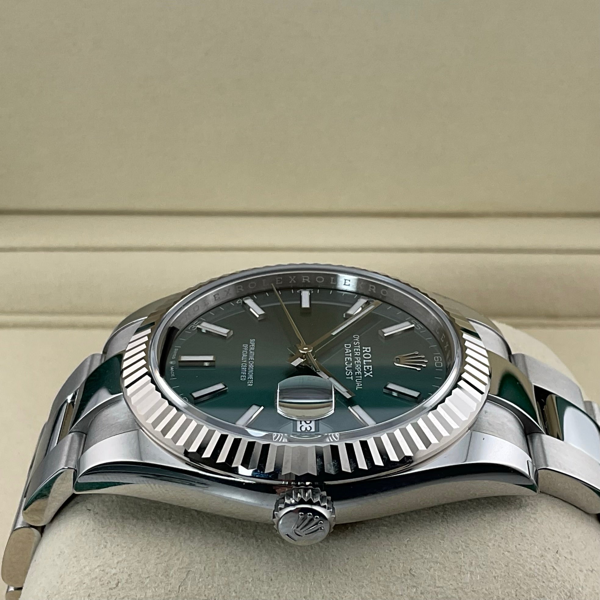 Rolex Datejust 41 | 126334 grün oyster | 2026 | full set Ungetragen
