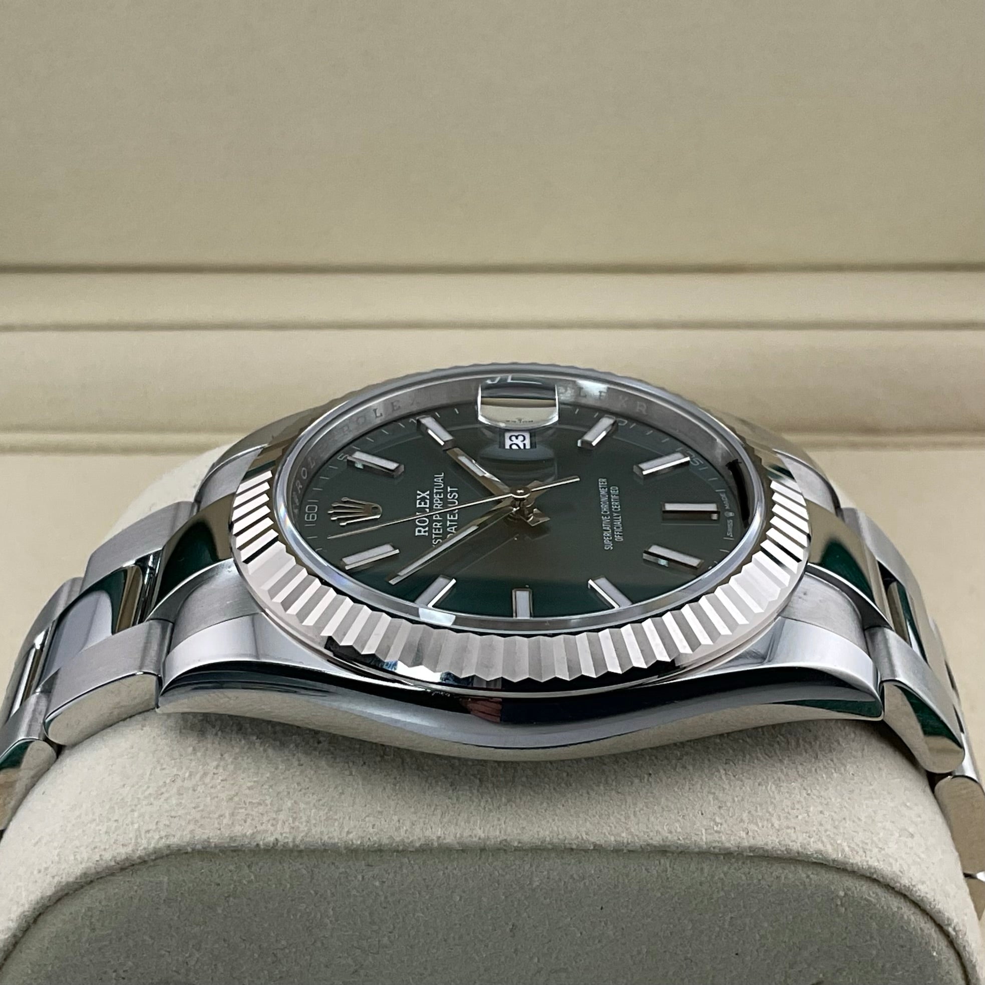 Rolex Datejust 41 | 126334 grün oyster | 2026 | full set Ungetragen