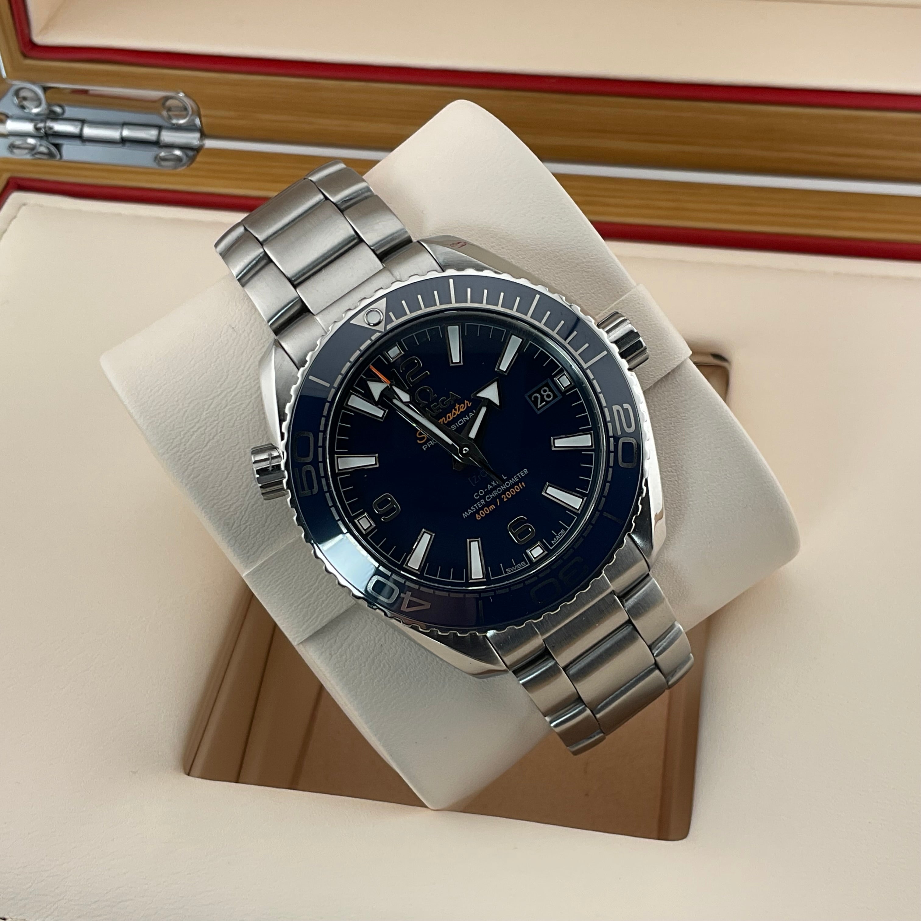 Omega Planet Ocean 600m | 215.30.40.20.03.001 | 2025 | full set
