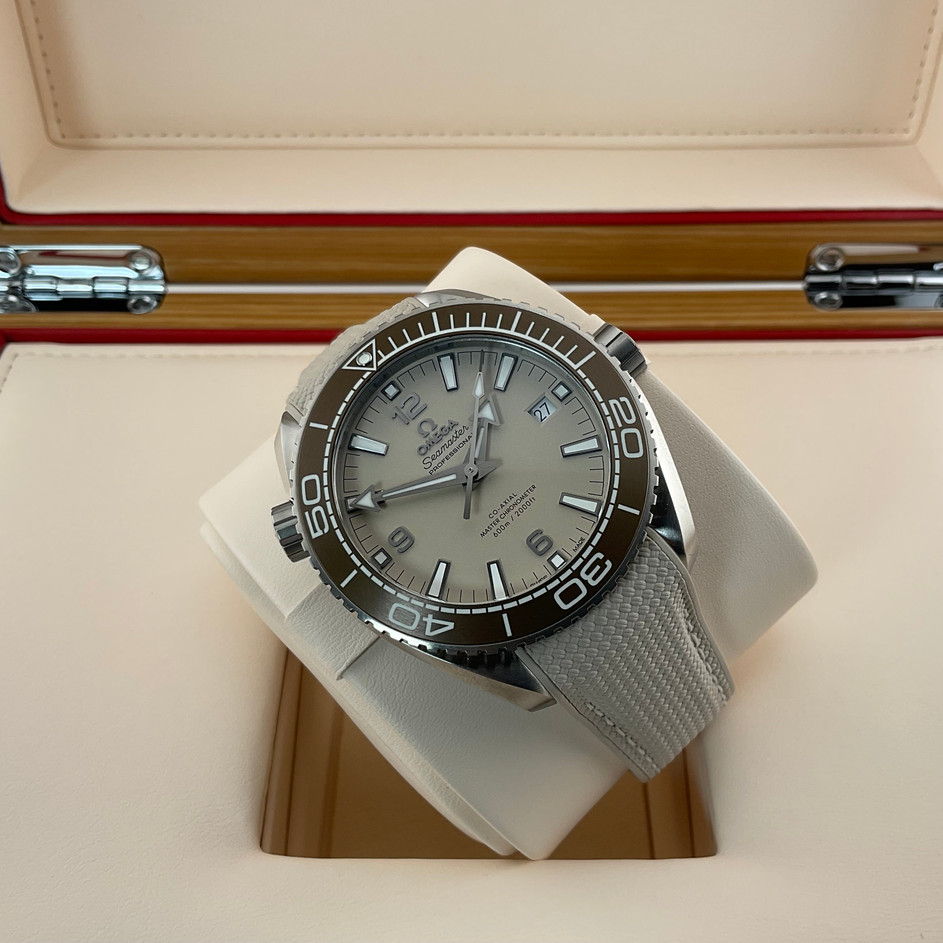 Omega Planet Ocean 600m | 215.32.44.21.09.001 | 2026 | full set